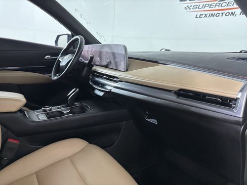 Used 2024 Cadillac XT4 Luxury w/ Cold Weather Package image 28