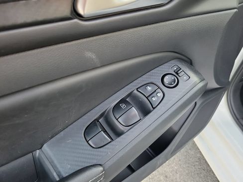 Used 2025 Nissan Altima 2.5 SV FWD image 19