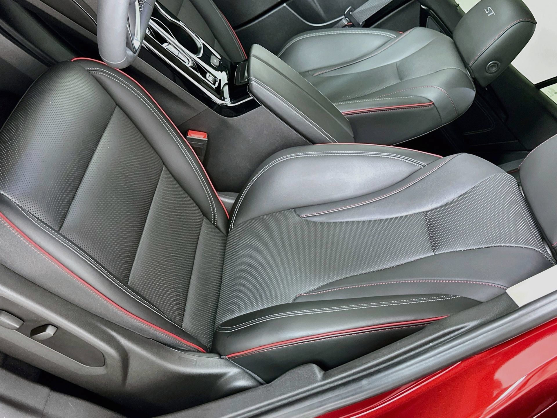 Used 2022 Buick Envision Essence w/ Sport Touring Package FWD image 19