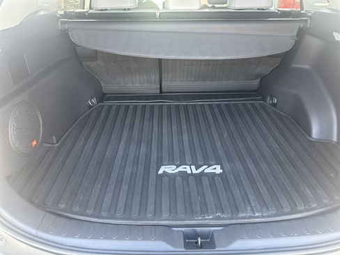 Used 2021 Toyota RAV4 XLE Premium FWD image 21