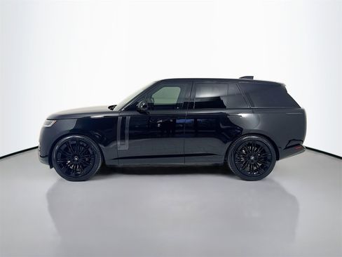 Used 2024 Land Rover Range Rover SE image 4