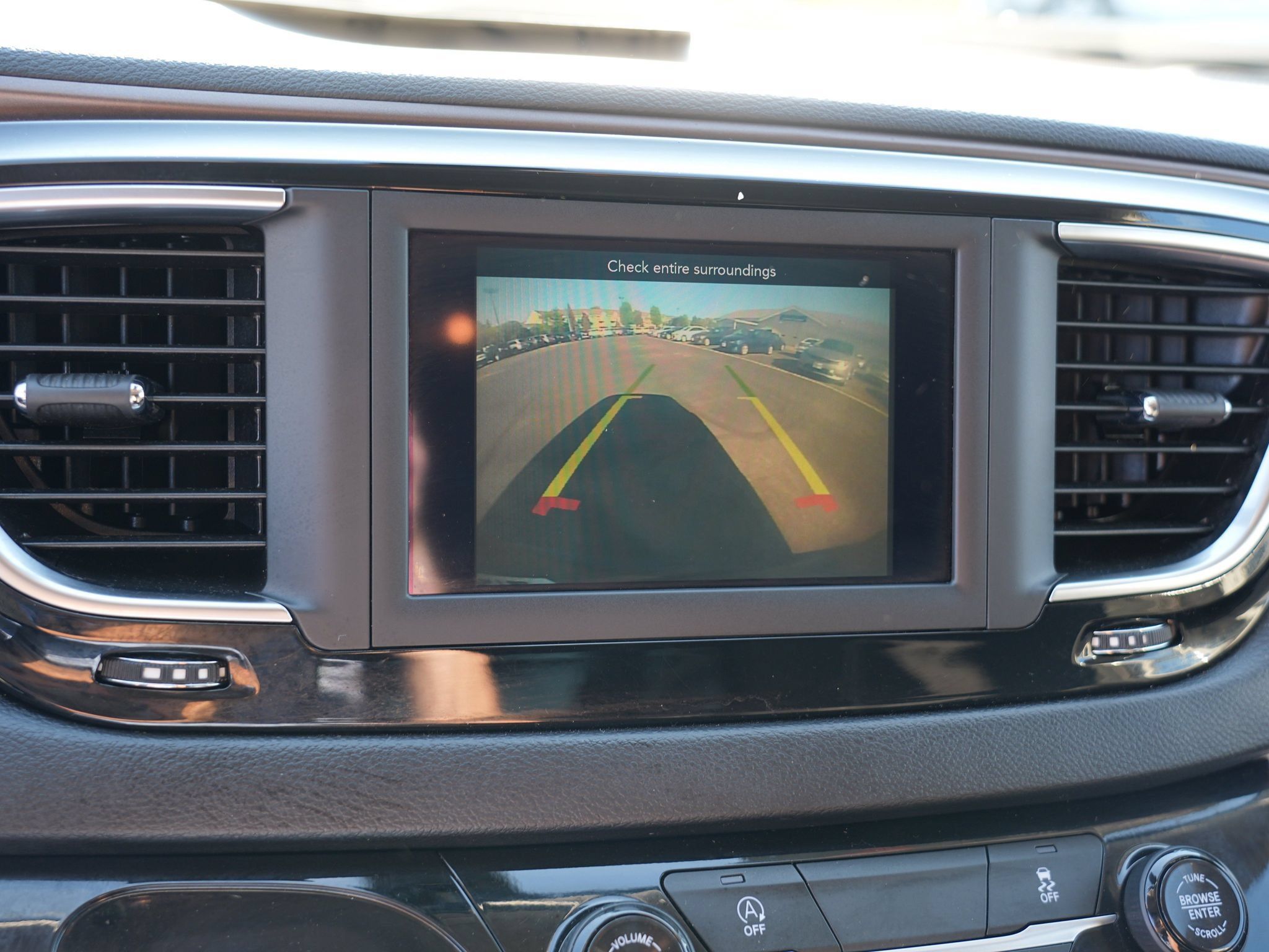 Used 2020 Chrysler Voyager L FWD image 31