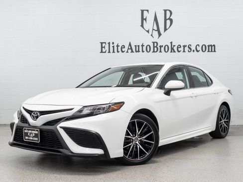 Used 2021 Toyota Camry SE FWD image 1