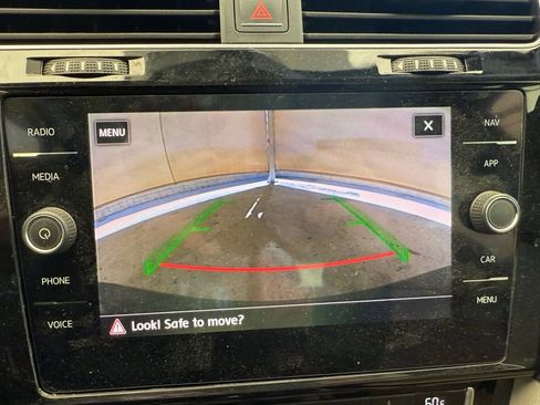 Used 2018 Volkswagen Golf SEL image 23