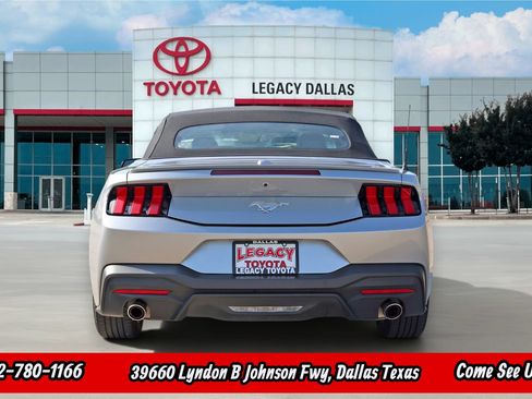 Used 2025 Ford Mustang Premium RWD image 8