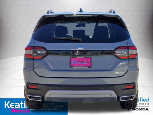 Certified 2023 Honda Pilot Touring image 7