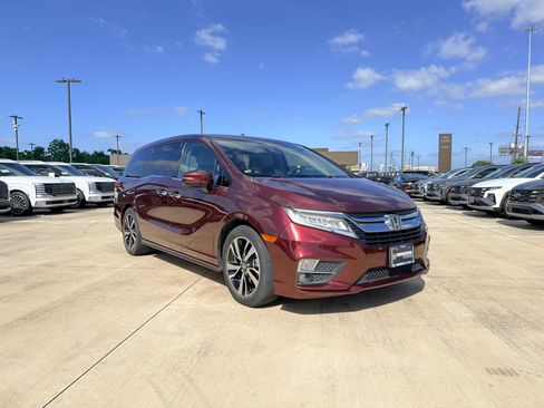 Used 2019 Honda Odyssey Elite image 3