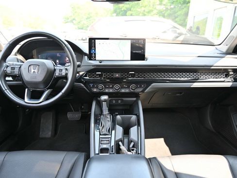 Used 2023 Honda Accord Touring image 2