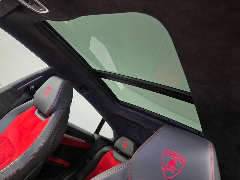 Used 2019 Lamborghini Urus AWD/4WD image 12
