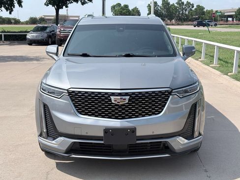 Used 2023 Cadillac XT6 Premium Luxury w/ Technology Package FWD image 2