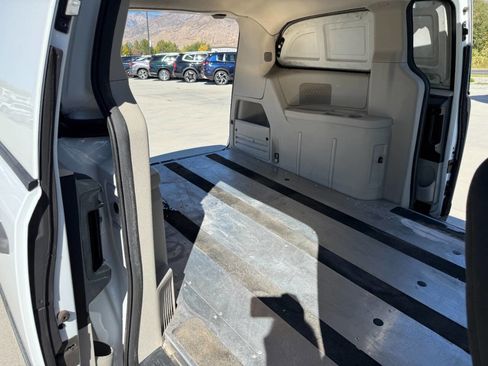 Used 2014 RAM C/V Tradesman image 25