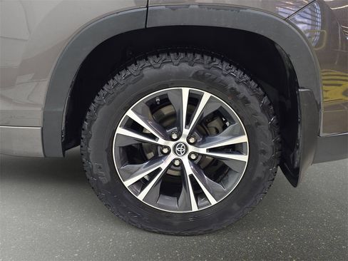 Used 2016 Toyota Highlander XLE image 33