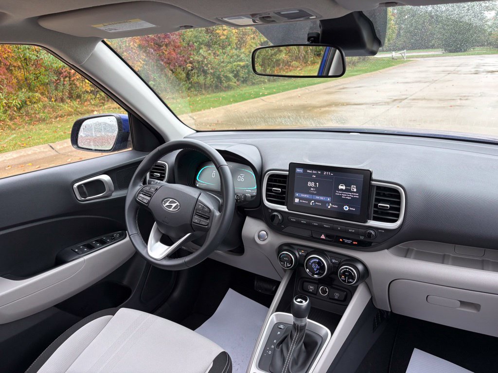 Used 2024 Hyundai Venue SEL FWD image 32