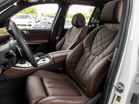 Used 2025 BMW X5 sDrive40i w/ M Sport Package image 21