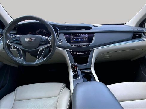 Used 2019 Cadillac XT5 Premium Luxury FWD image 16