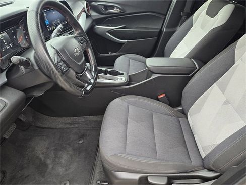 Certified 2024 Chevrolet Trax RS w/ Sunroof Package image 13