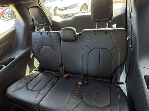 New 2026 Chrysler Pacifica Select image 19