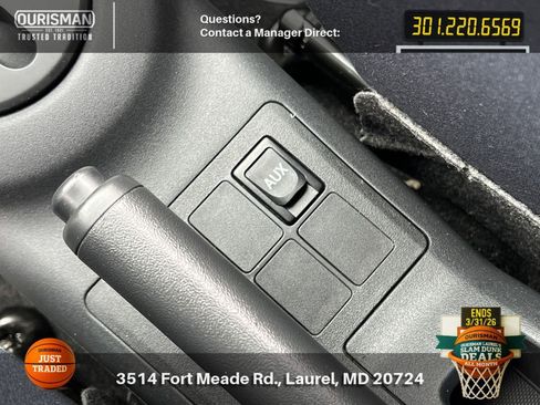 Used 2010 Toyota Yaris 2-Door Hatchback image 23