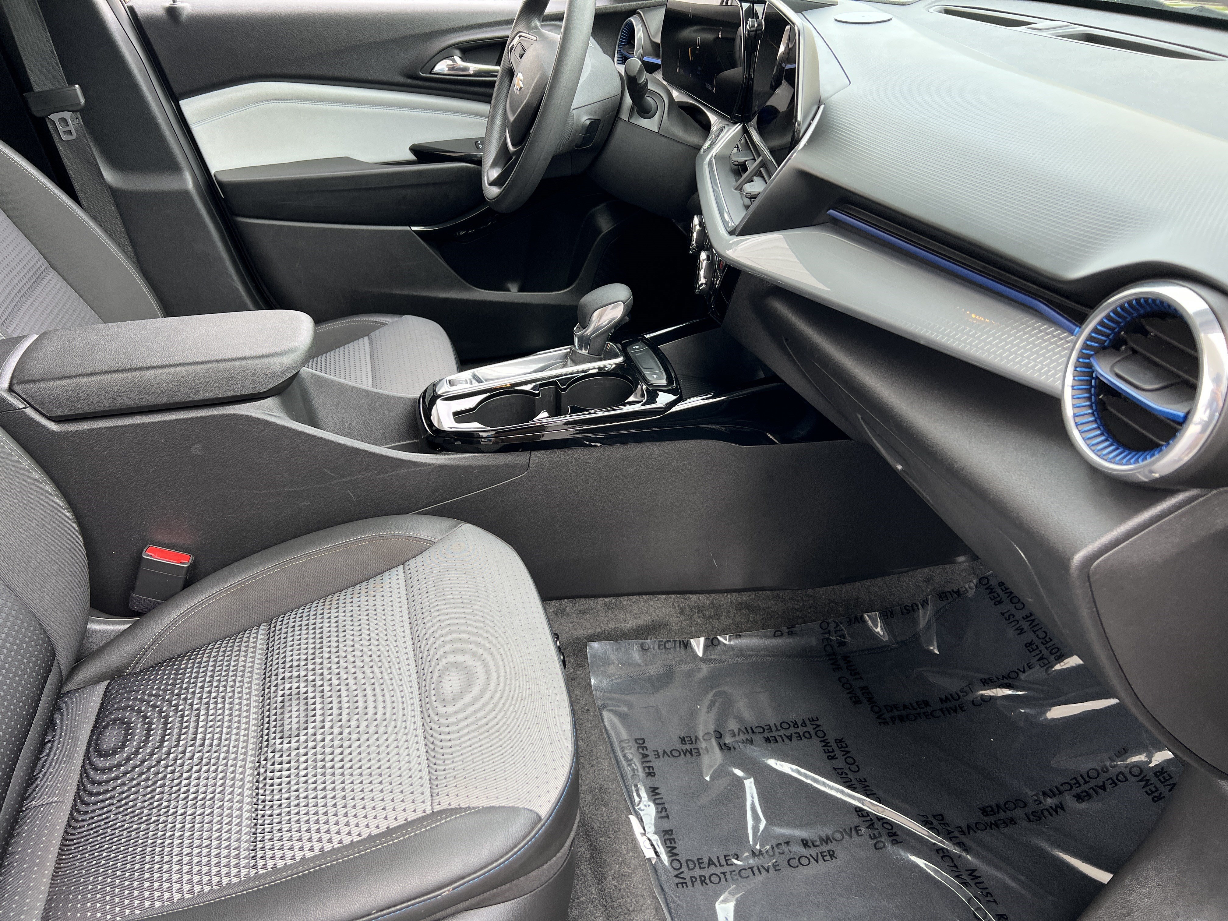 Used 2025 Chevrolet Trax LT FWD image 22