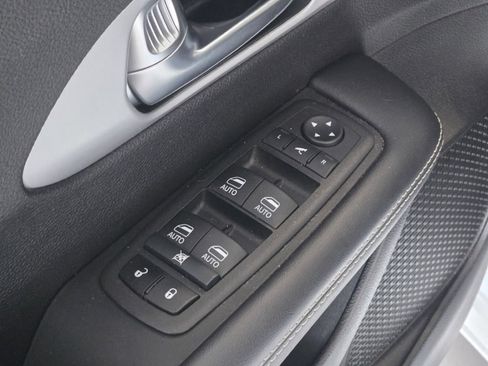Used 2025 Chrysler Pacifica Limited FWD image 21