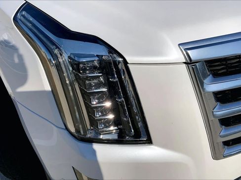 Used 2019 Cadillac Escalade Premium Luxury RWD image 27
