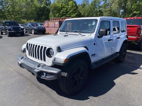 Used 2020 Jeep Wrangler Unlimited Sahara AWD/4WD image 5