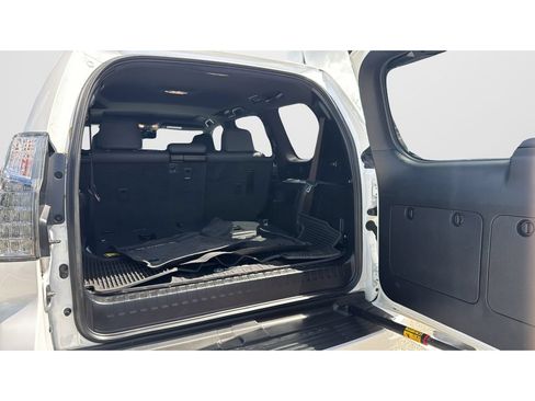 Used 2023 Lexus GX 460 Premium w/ Premium Package AWD/4WD image 10