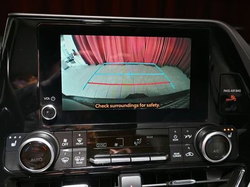 Certified 2025 Toyota Highlander XLE image 19