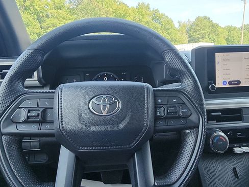 Used 2025 Toyota Tacoma SR5 AWD/4WD image 15