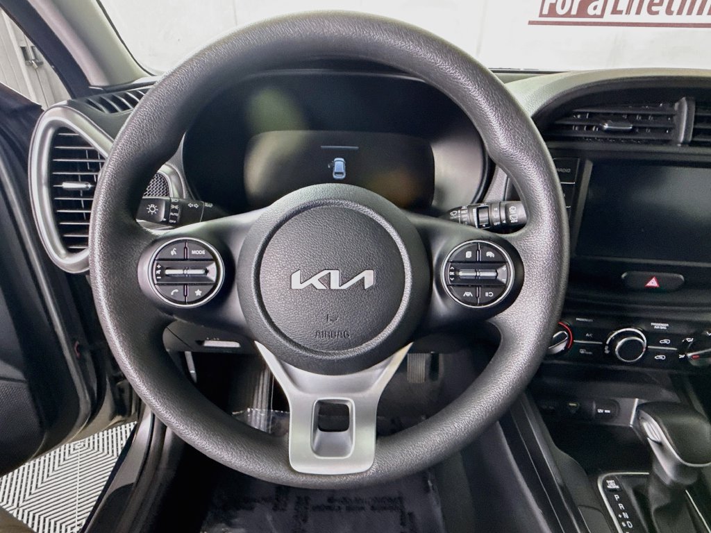 Used 2023 Kia Soul LX FWD image 19