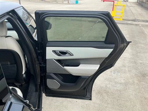 Used 2018 Land Rover Range Rover Velar R-Dynamic SE image 40