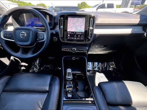 Used 2023 Volvo XC40 B4 Ultimate FWD image 9