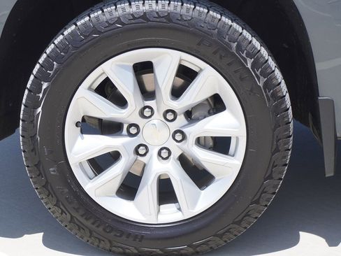 Used 2020 Chevrolet Silverado 1500 Custom w/ Custom Value Package AWD/4WD image 4