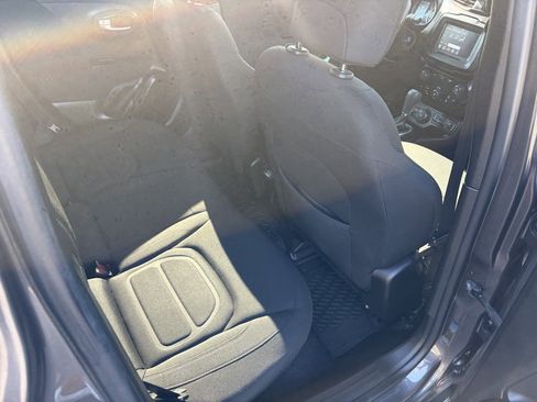 Used 2020 Jeep Renegade Latitude image 22