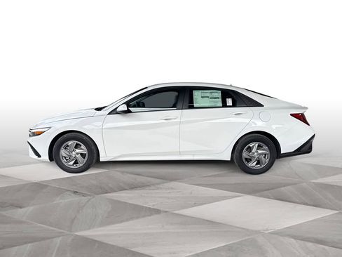 Used 2026 Hyundai Elantra SE FWD image 5