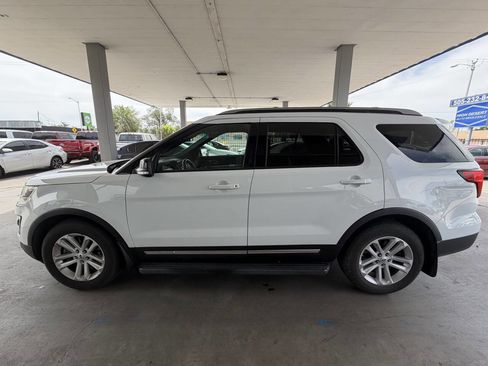 Used 2017 Ford Explorer XLT w/ Equipment Group 201A FWD image 7