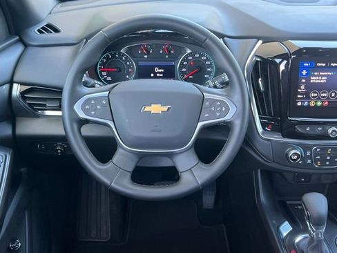Used 2023 Chevrolet Traverse LT image 17