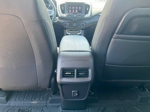 Used 2024 GMC Terrain SLE w/ Driver Convenience Package AWD/4WD image 28