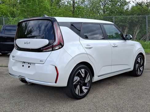 Used 2023 Kia Soul GT-Line w/ GT-Line Technology Package FWD image 6