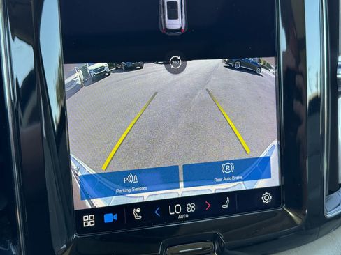 Used 2023 Volvo XC60 B5 Ultimate w/ Climate Package image 22