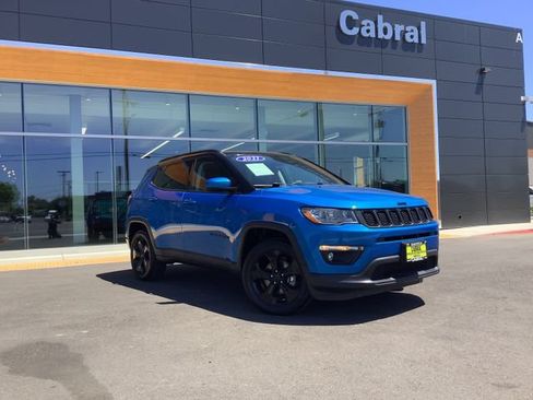Used 2021 Jeep Compass Latitude w/ Sun and Sound Group AWD/4WD image 2