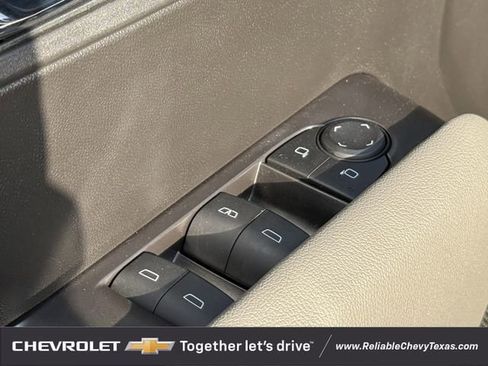 Used 2025 Chevrolet Colorado ZR2 w/ Technology Package image 30