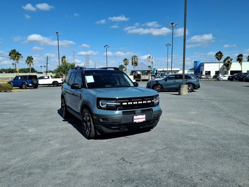 Used 2022 Ford Bronco Sport Outer Banks w/ Tech Package AWD/4WD image 2