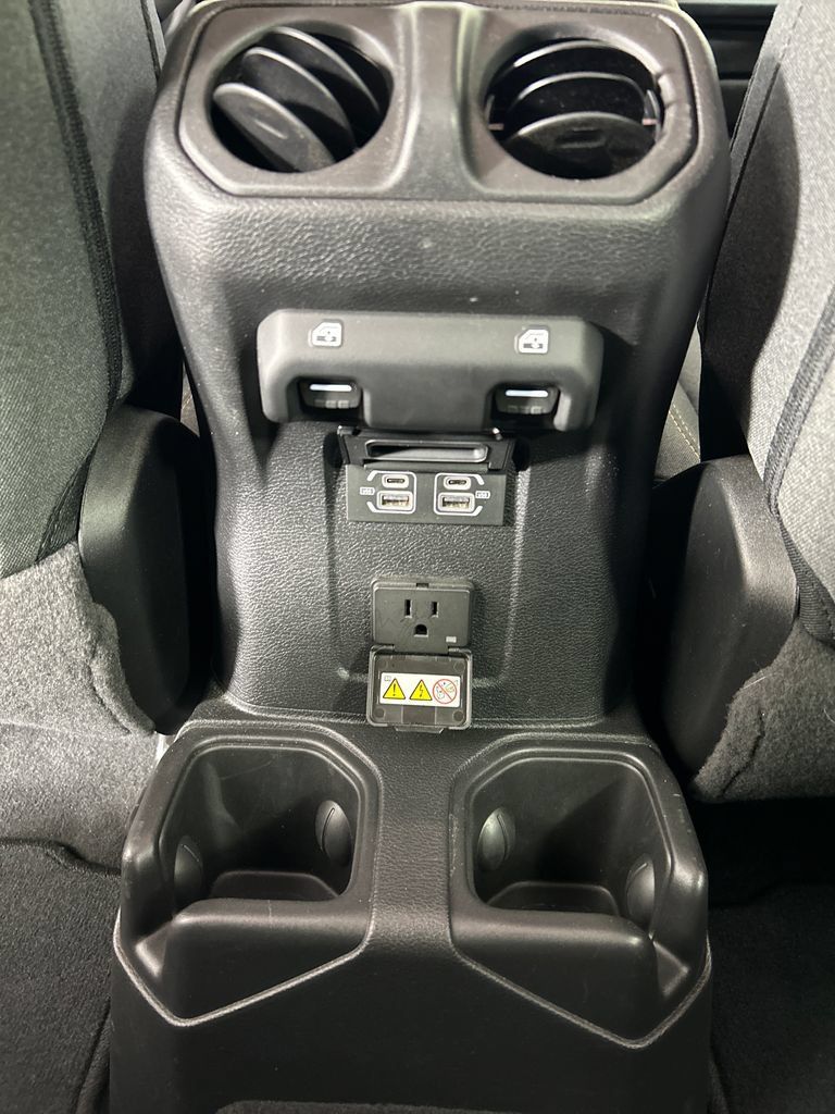 Used 2025 Jeep Wrangler Unlimited Sahara AWD/4WD image 18