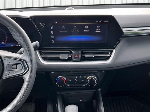 Used 2024 Chevrolet TrailBlazer LT w/ Driver Confidence Package image 3