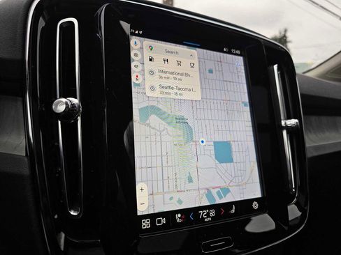 Certified 2024 Volvo XC40 B5 Plus w/ Climate Package image 32