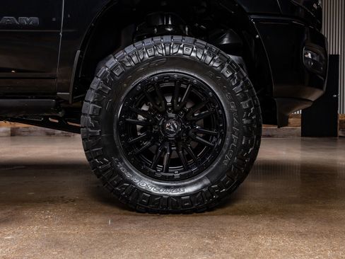 Used 2025 RAM 2500 Laramie AWD/4WD image 12