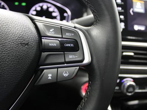 Used 2018 Honda Accord Touring image 39
