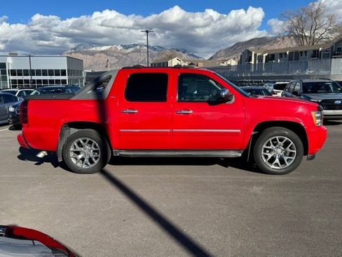 Used 2012 Chevrolet Avalanche LTZ image 2