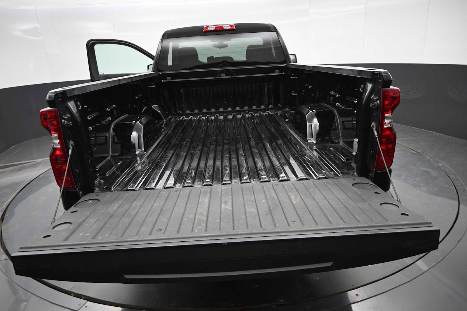 Used 2021 Chevrolet Silverado 1500 W/T w/ WT Value Package AWD/4WD image 14